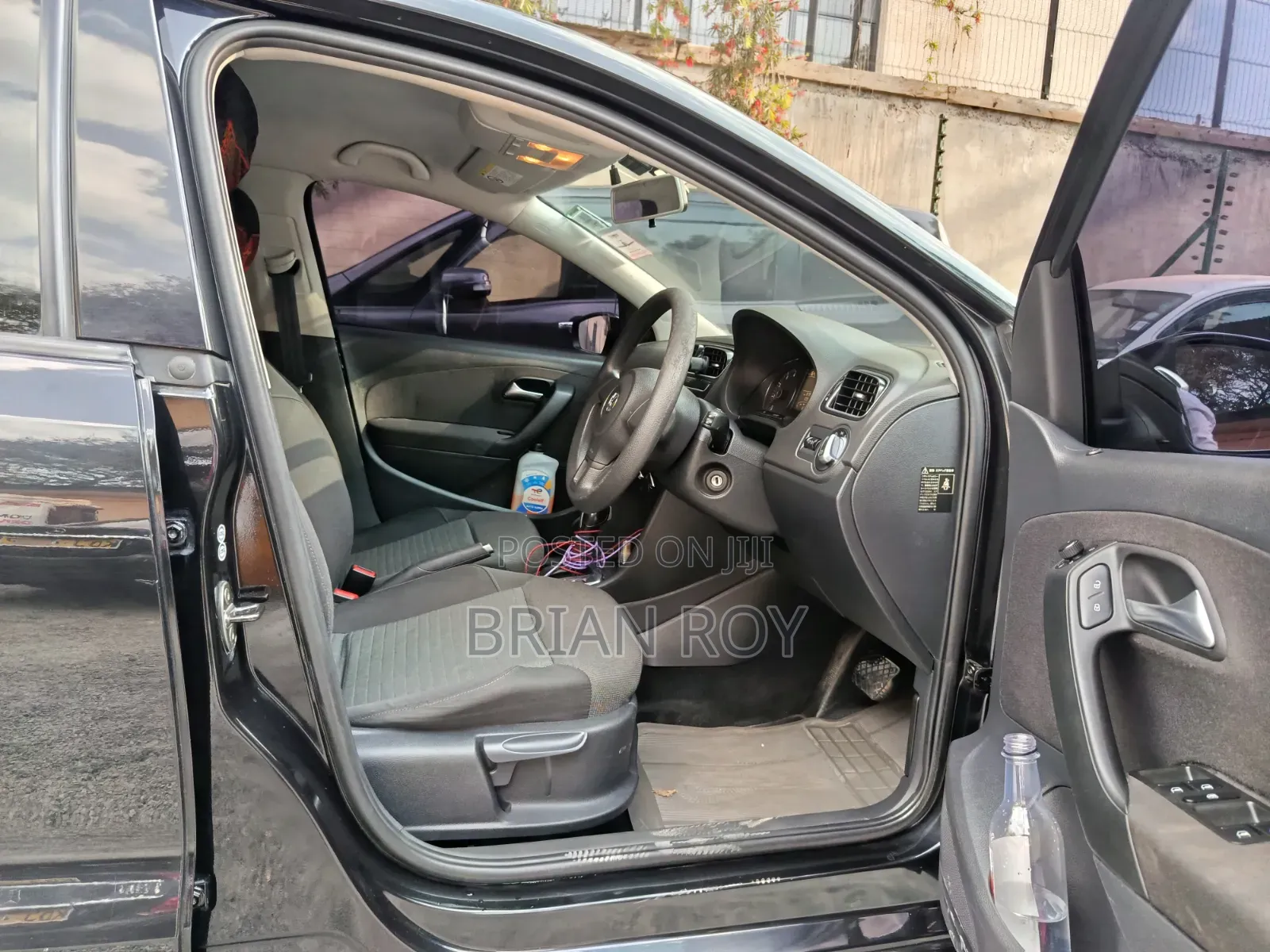Volkswagen Polo 2011 Black