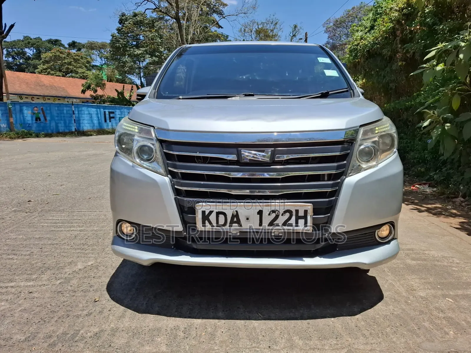 Toyota Noah 2014 Silver