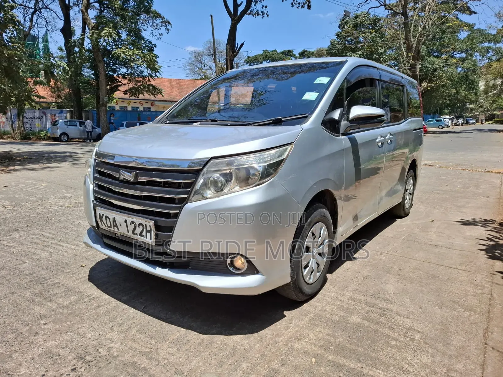 Toyota Noah 2014 Silver