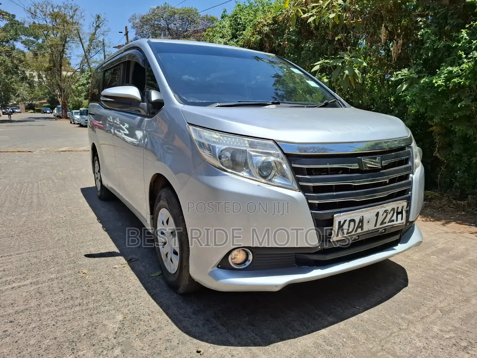 Toyota Noah 2014 Silver