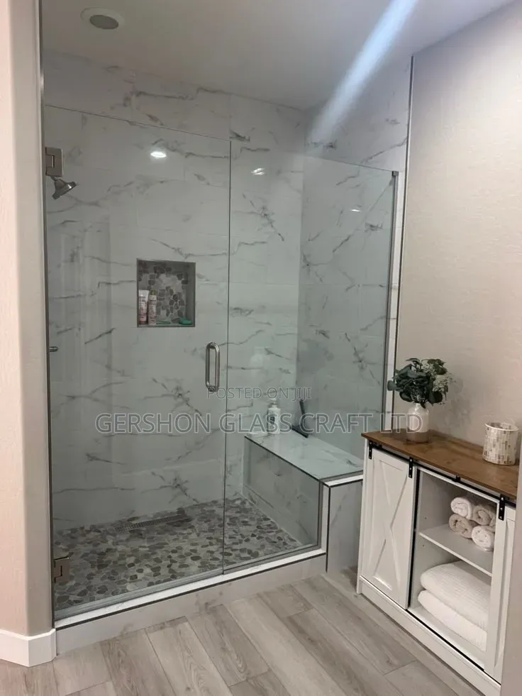 Frameless Tempered Glass Shower Cubicle and Shower Screen
