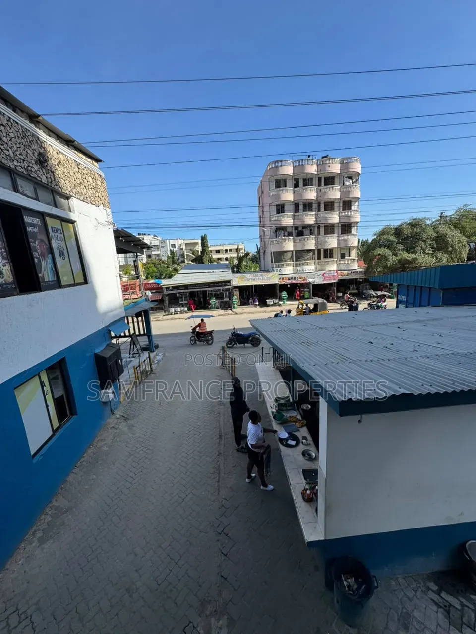 Furnished 11bdrm House in Vescon for sale