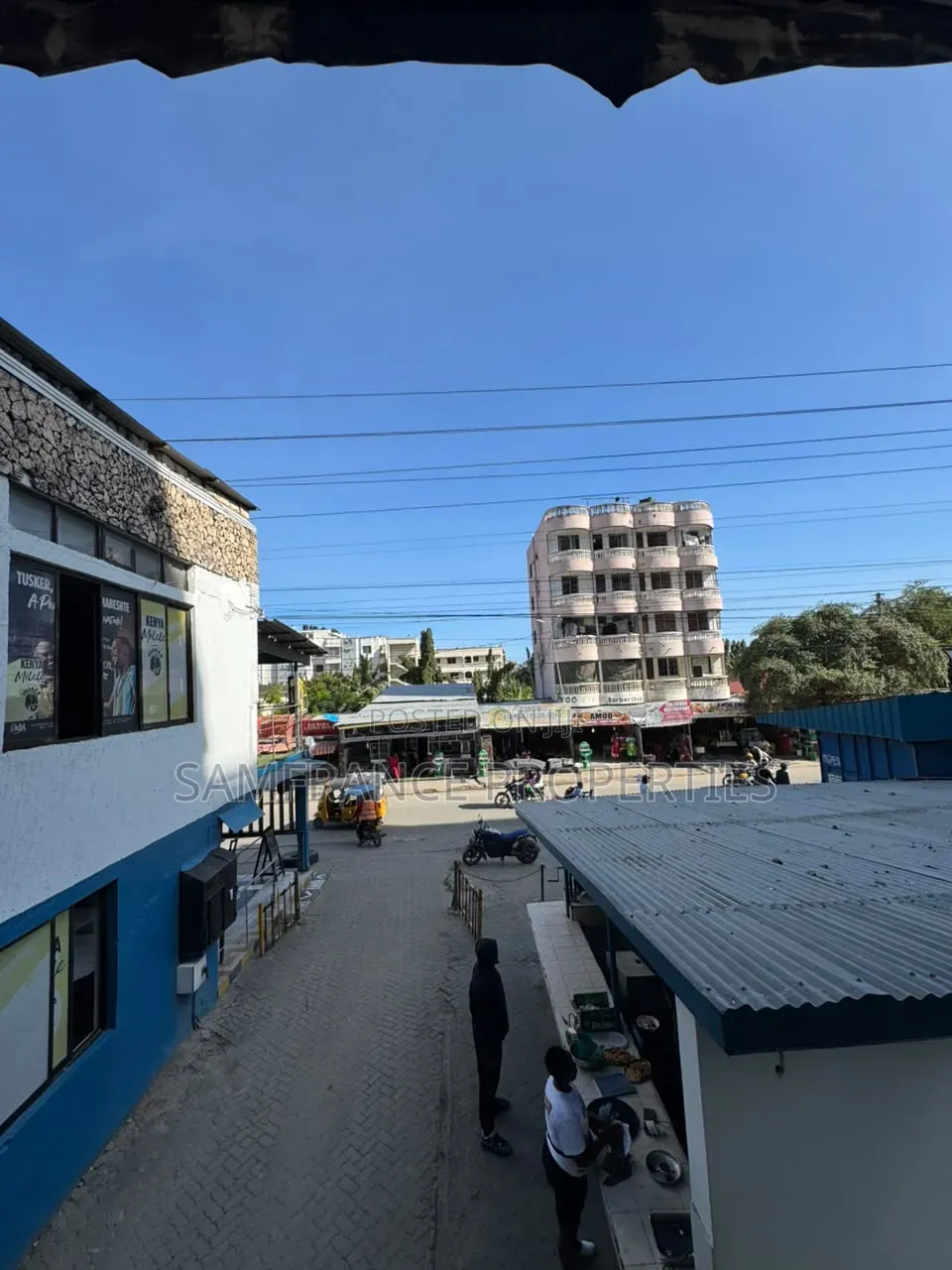 Furnished 11bdrm House in Vescon for sale
