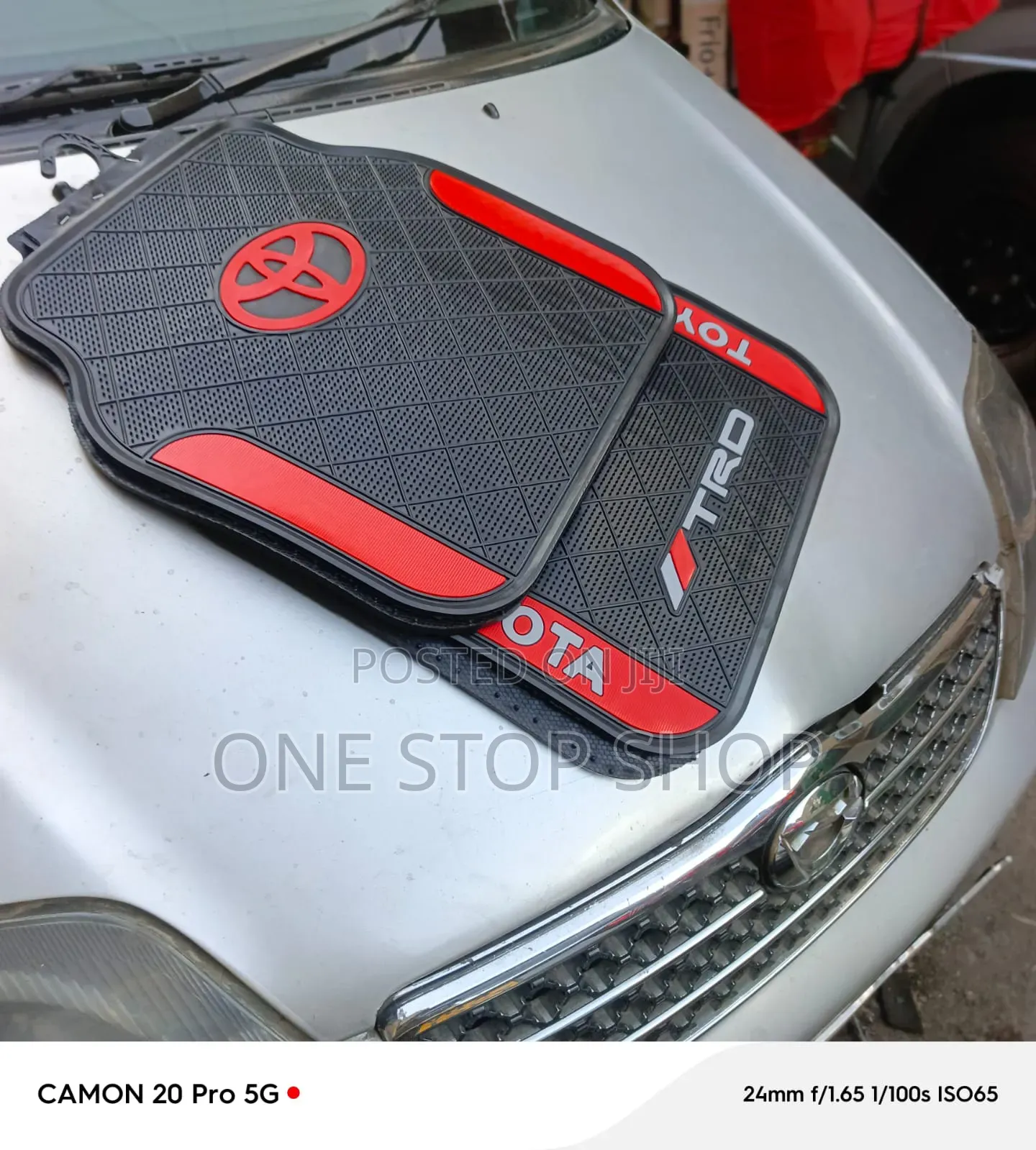 Durable Heavy Duty Rubber Designed Toyota Floor Mat Traps Mud,water