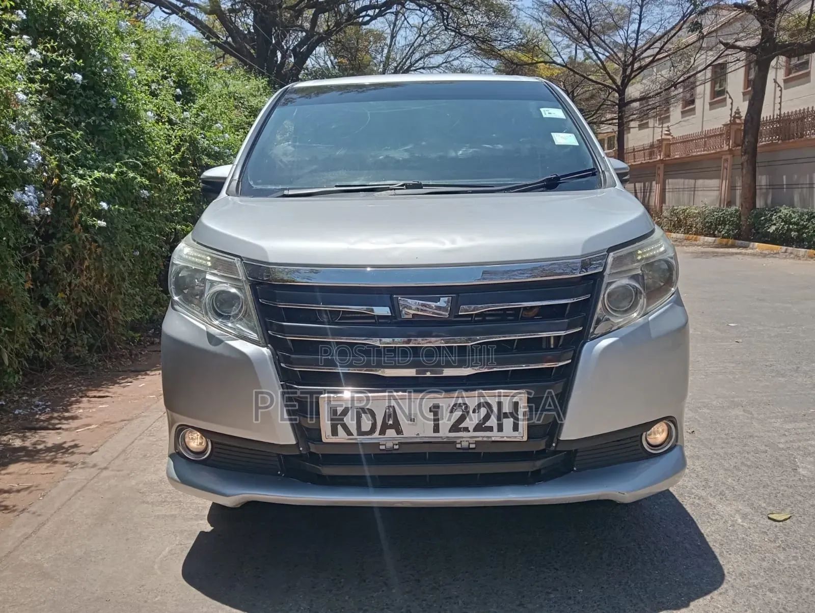 Toyota Noah 2014 Silver