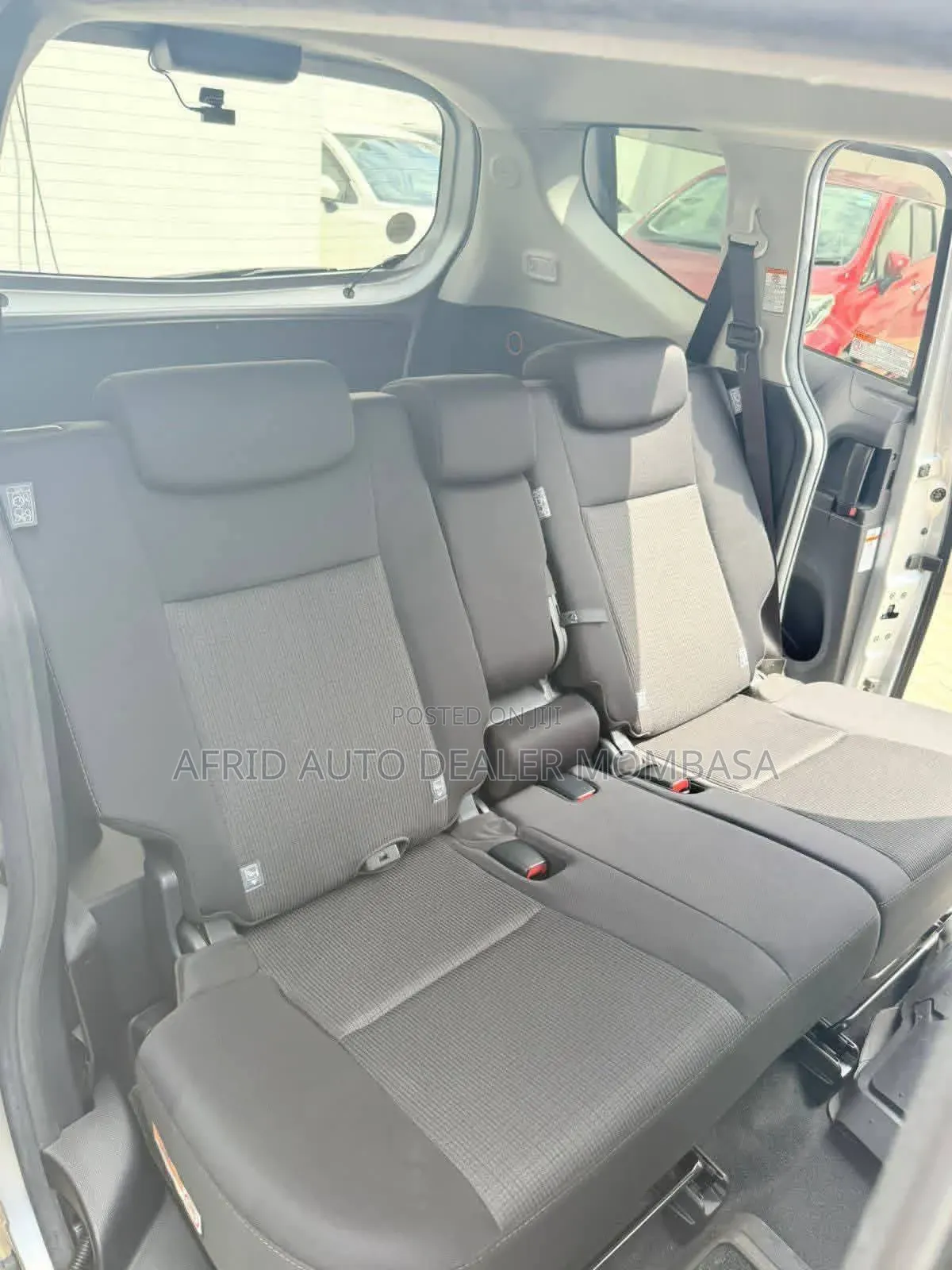 Toyota Sienta 2019 Silver
