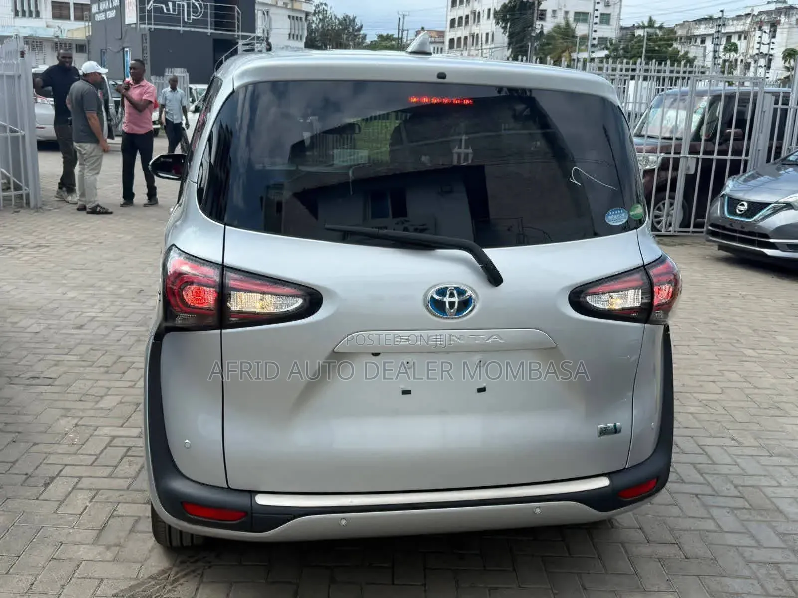 Toyota Sienta 2019 Silver