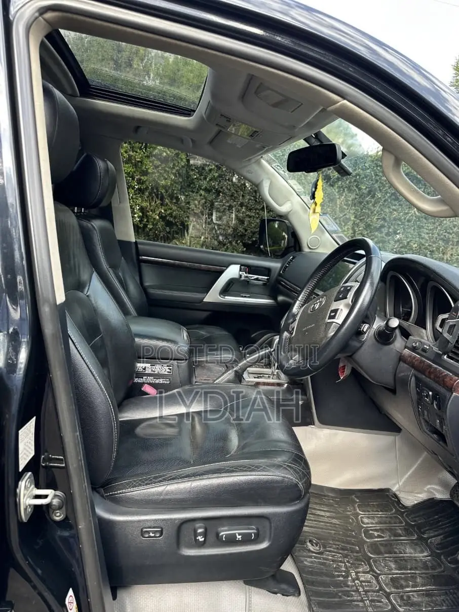 Toyota Land Cruiser 2012 Black