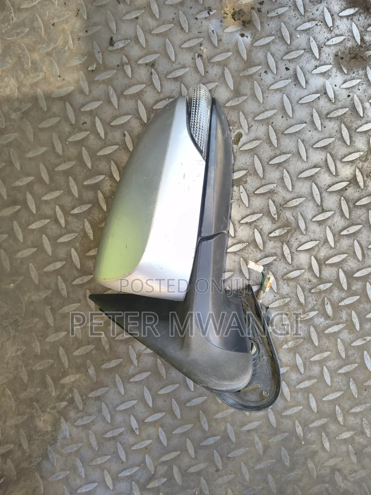 Toyota Spade Sidemirrow