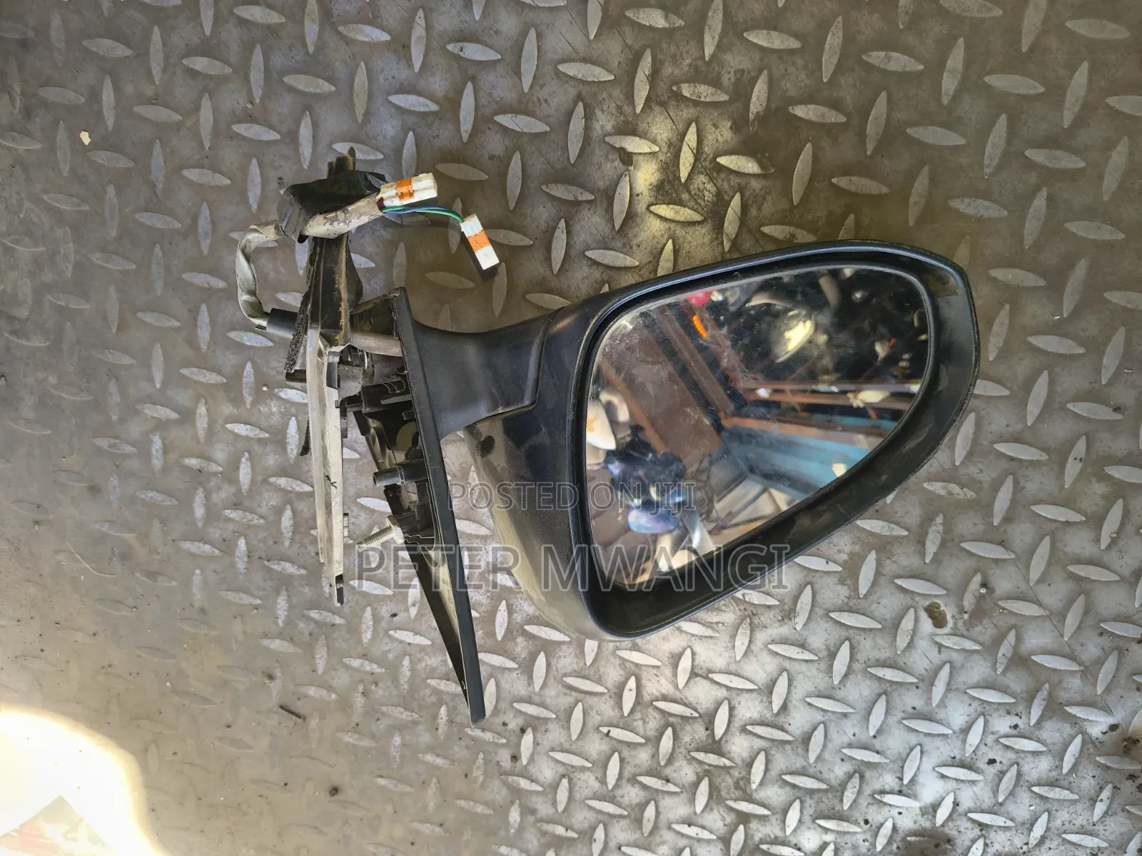 Toyota Spade Sidemirrow
