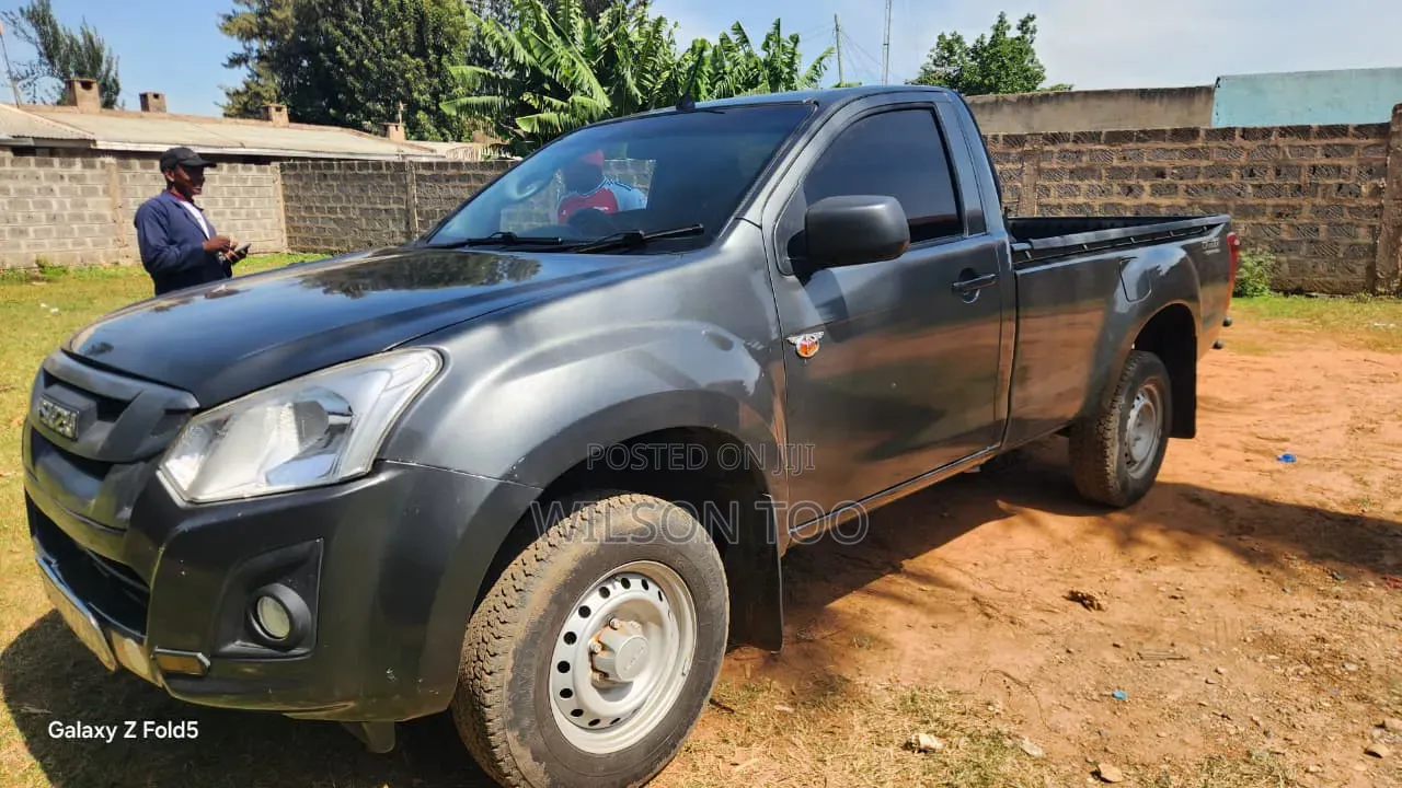 Isuzu D-MAX 2022 Gray
