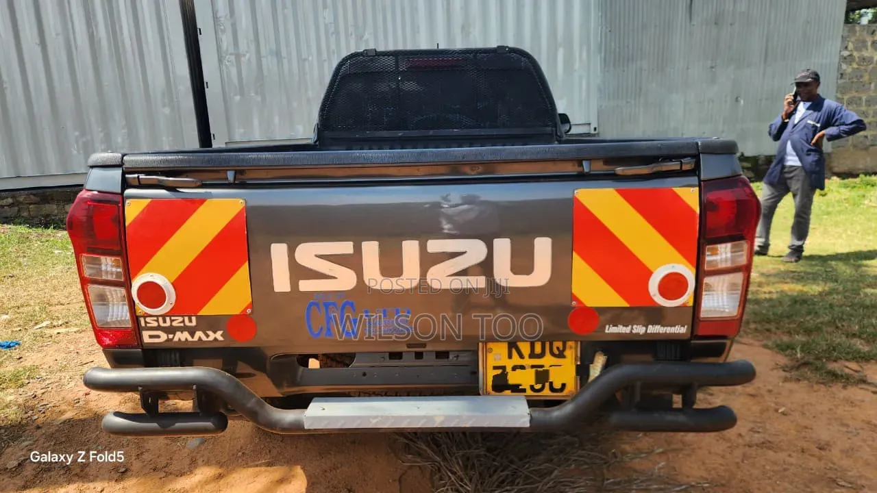 Isuzu D-MAX 2022 Gray