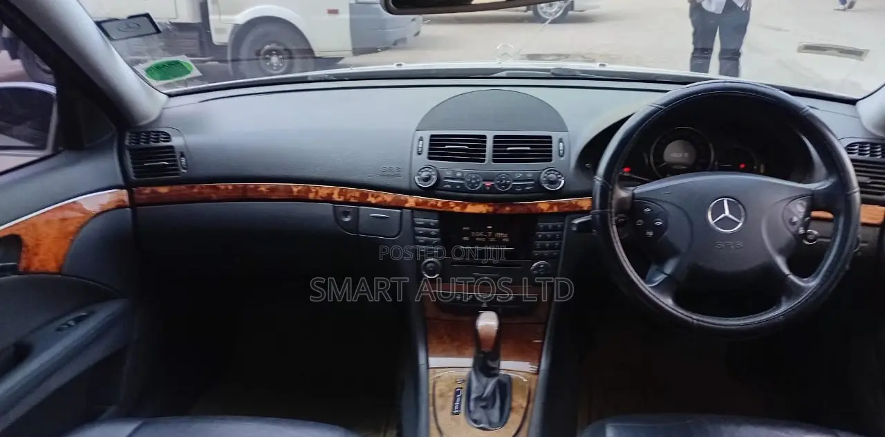 Mercedes-Benz E200 2005 Silver