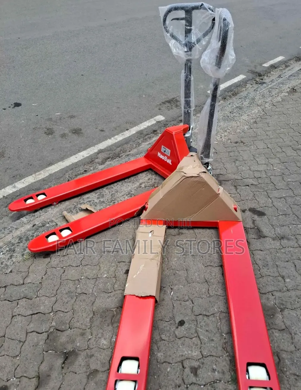 Hydraulic Hand Pallet Truck. 3000kg Load Capacity