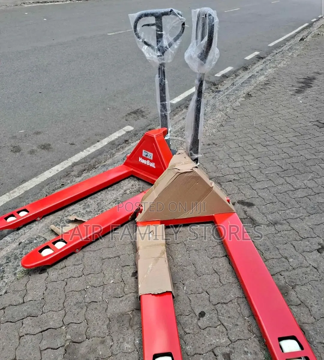 Hydraulic Hand Pallet Truck. 3000kg Load Capacity