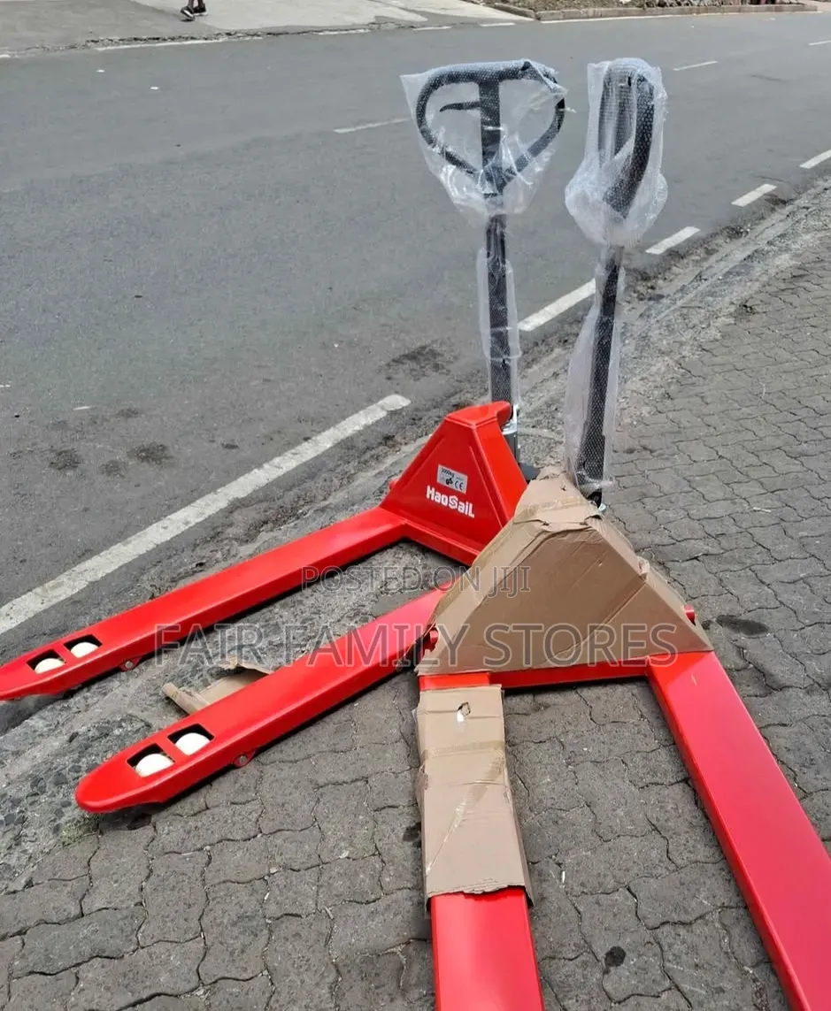 Hydraulic Hand Pallet Truck. 3000kg Load Capacity