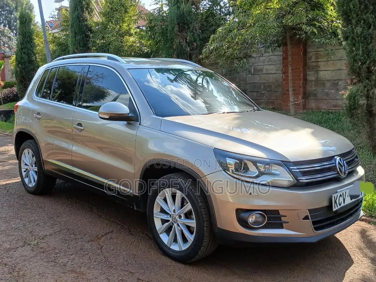Volkswagen Tiguan 2012 Gold