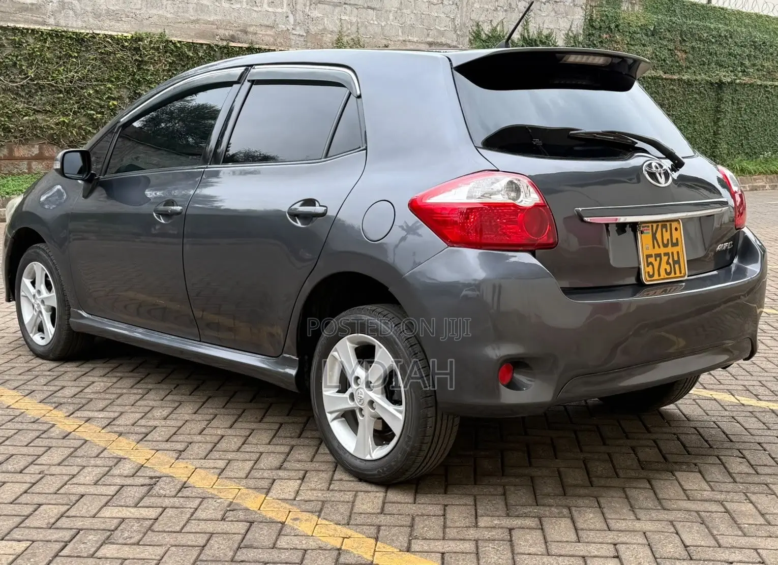 Toyota Auris 2010 Gray