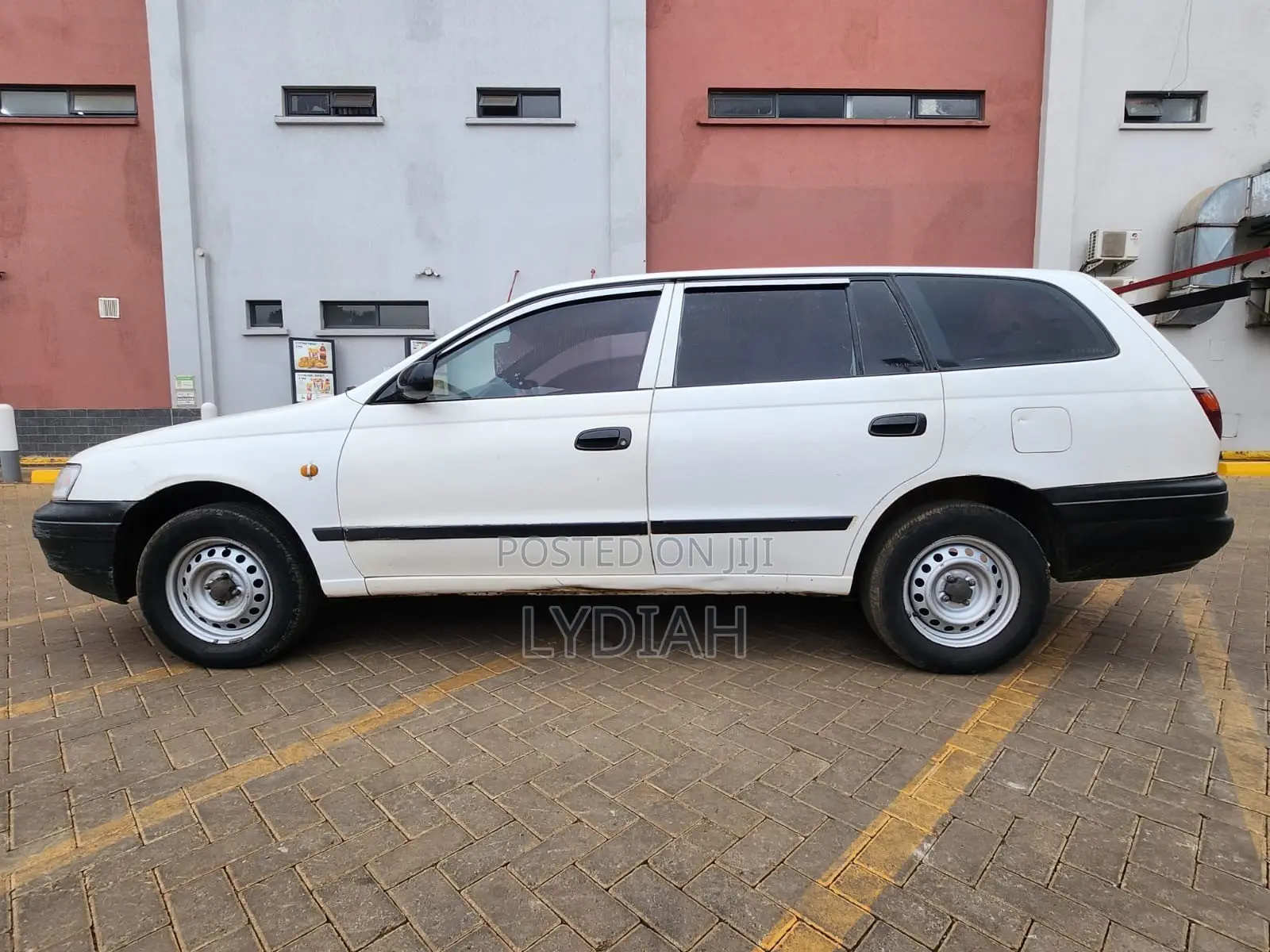 Toyota Caldina 2000 White