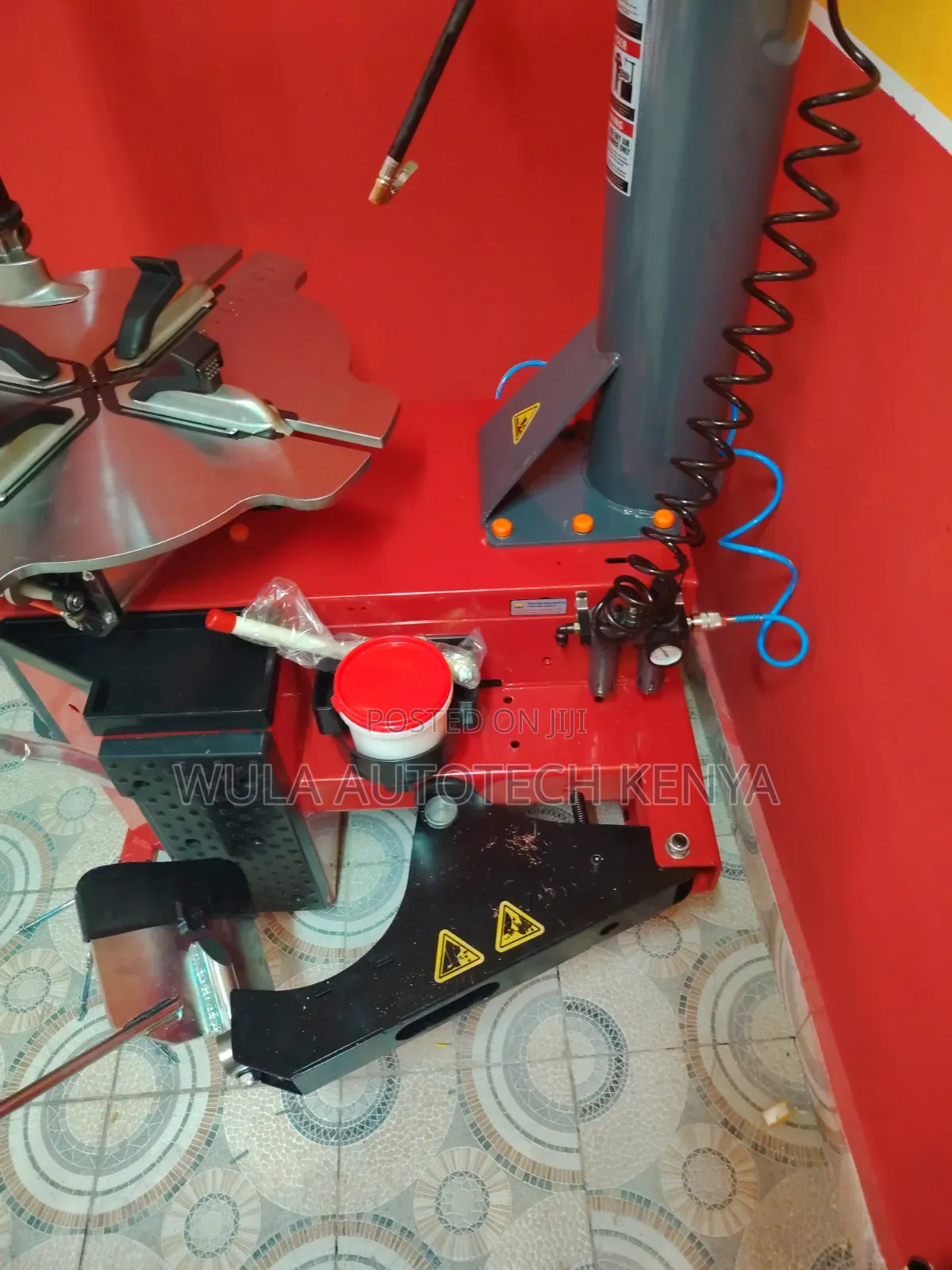 Daily Tyre Replacement Operations Tyre Changer STC 768 Sunshine Italy