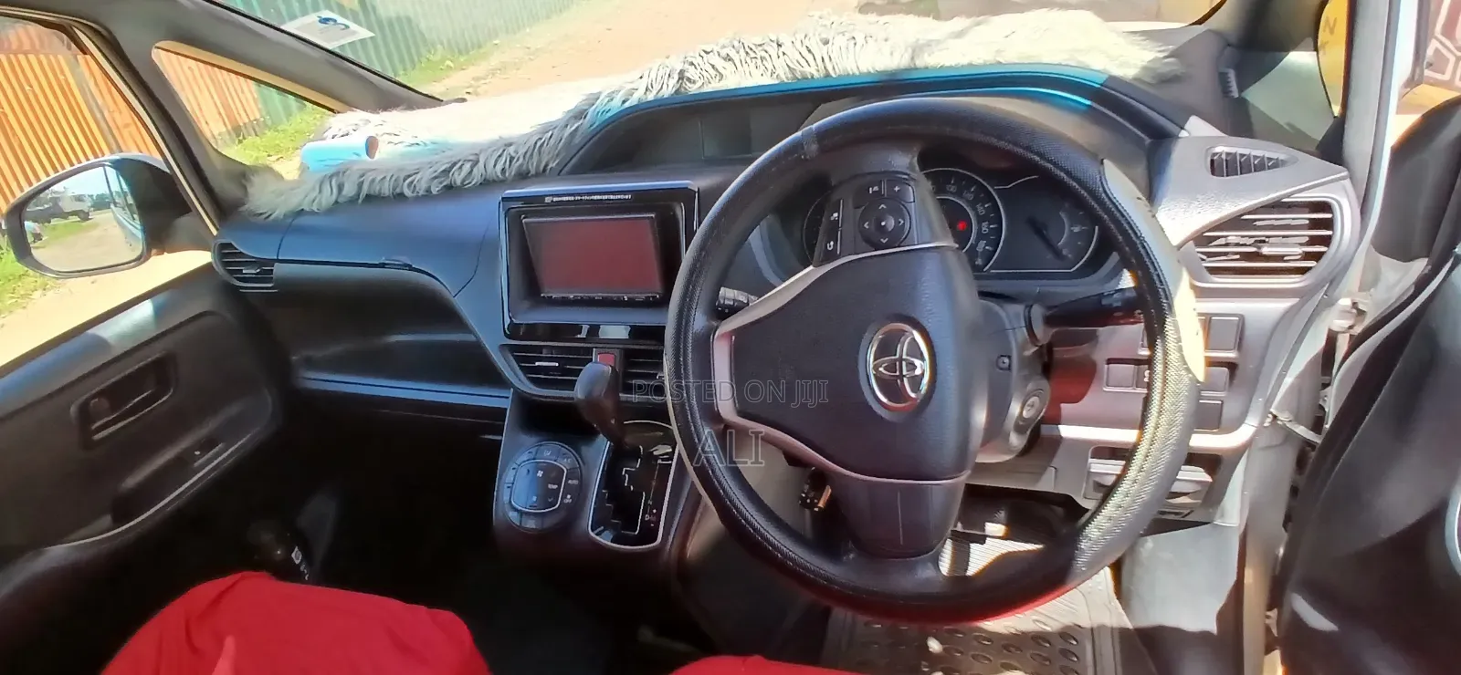 Toyota Voxy 2018 Silver