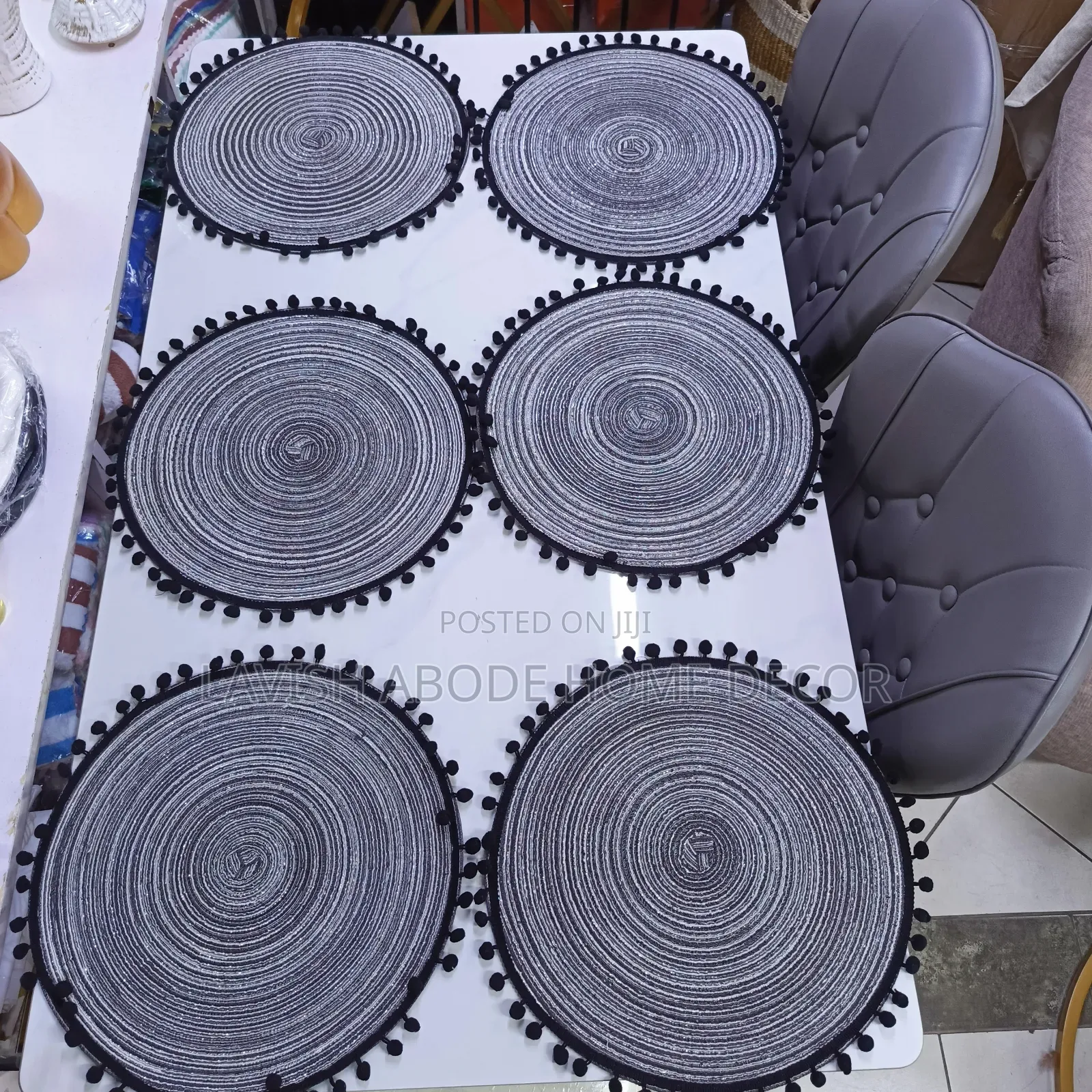 Round Woven Placemats Set – 6pcs Washable Dining Table Mats