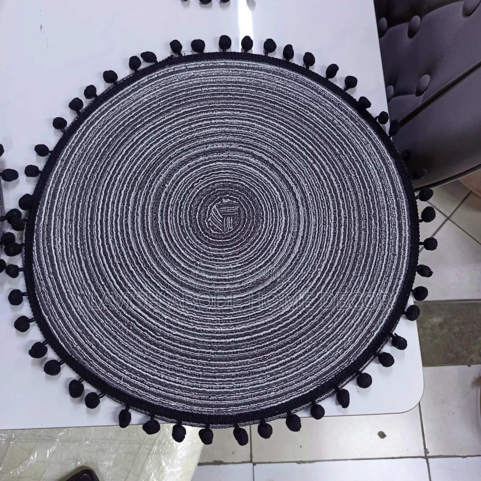 Round Woven Placemats Set – 6pcs Washable Dining Table Mats