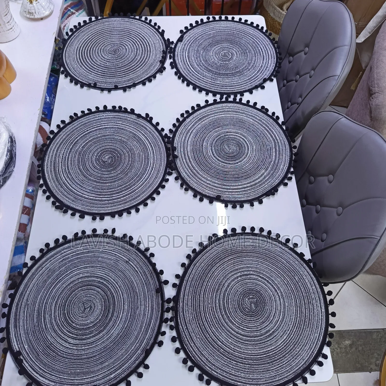 Round Woven Placemats Set – 6pcs Washable Dining Table Mats