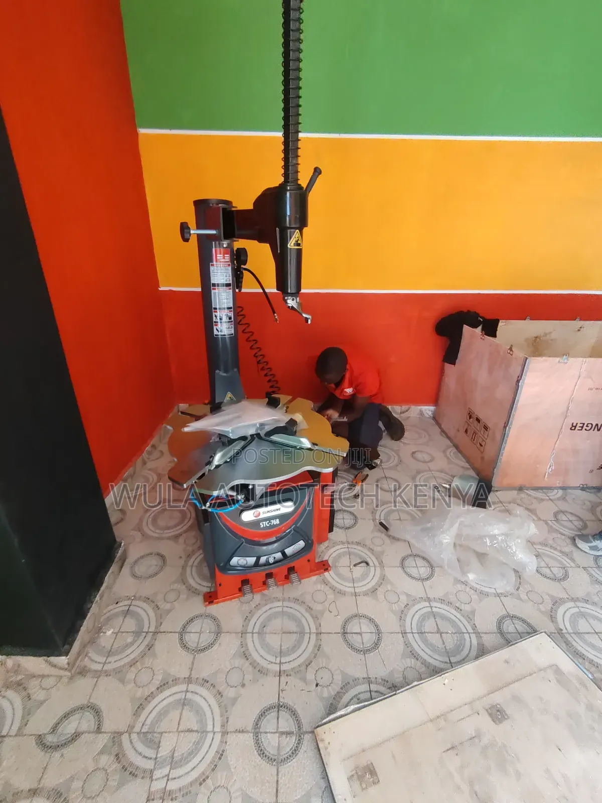 Heavy Duty Tyre Changing Machine STC-768 Sunshine Italy