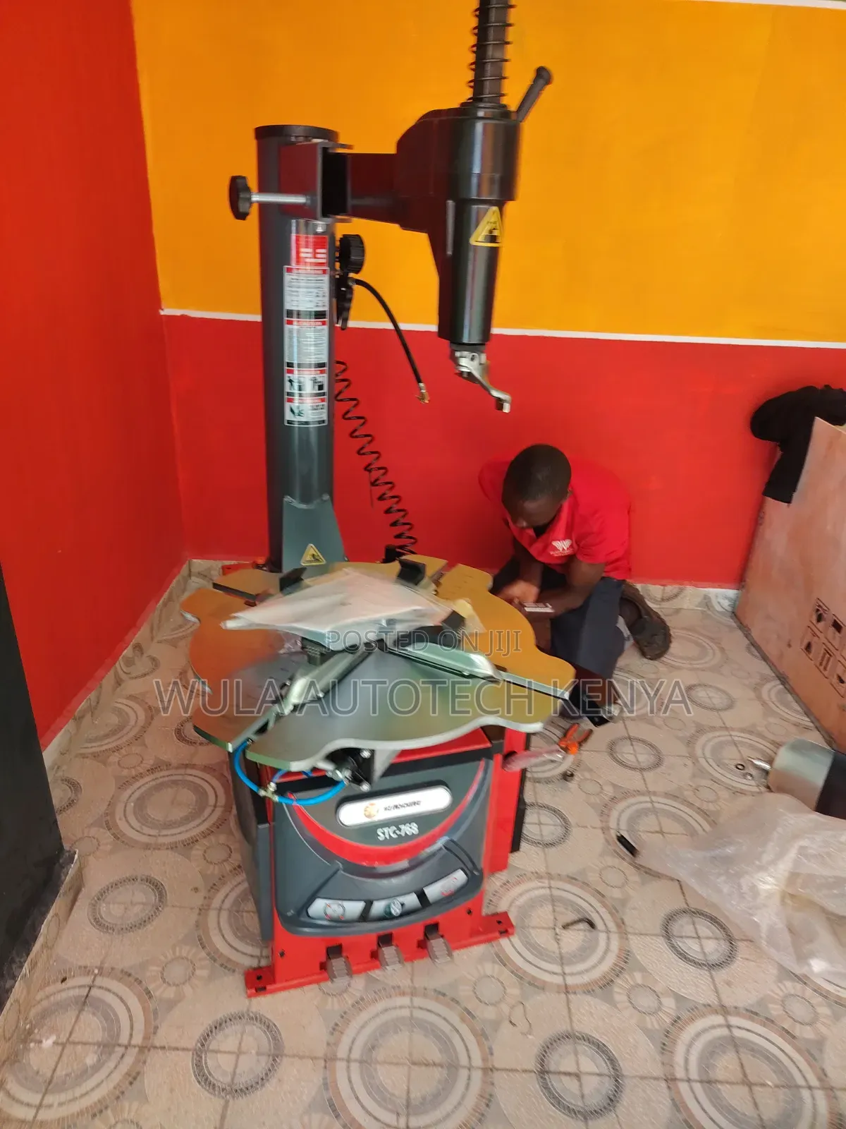 Heavy Duty Tyre Changing Machine STC-768 Sunshine Italy