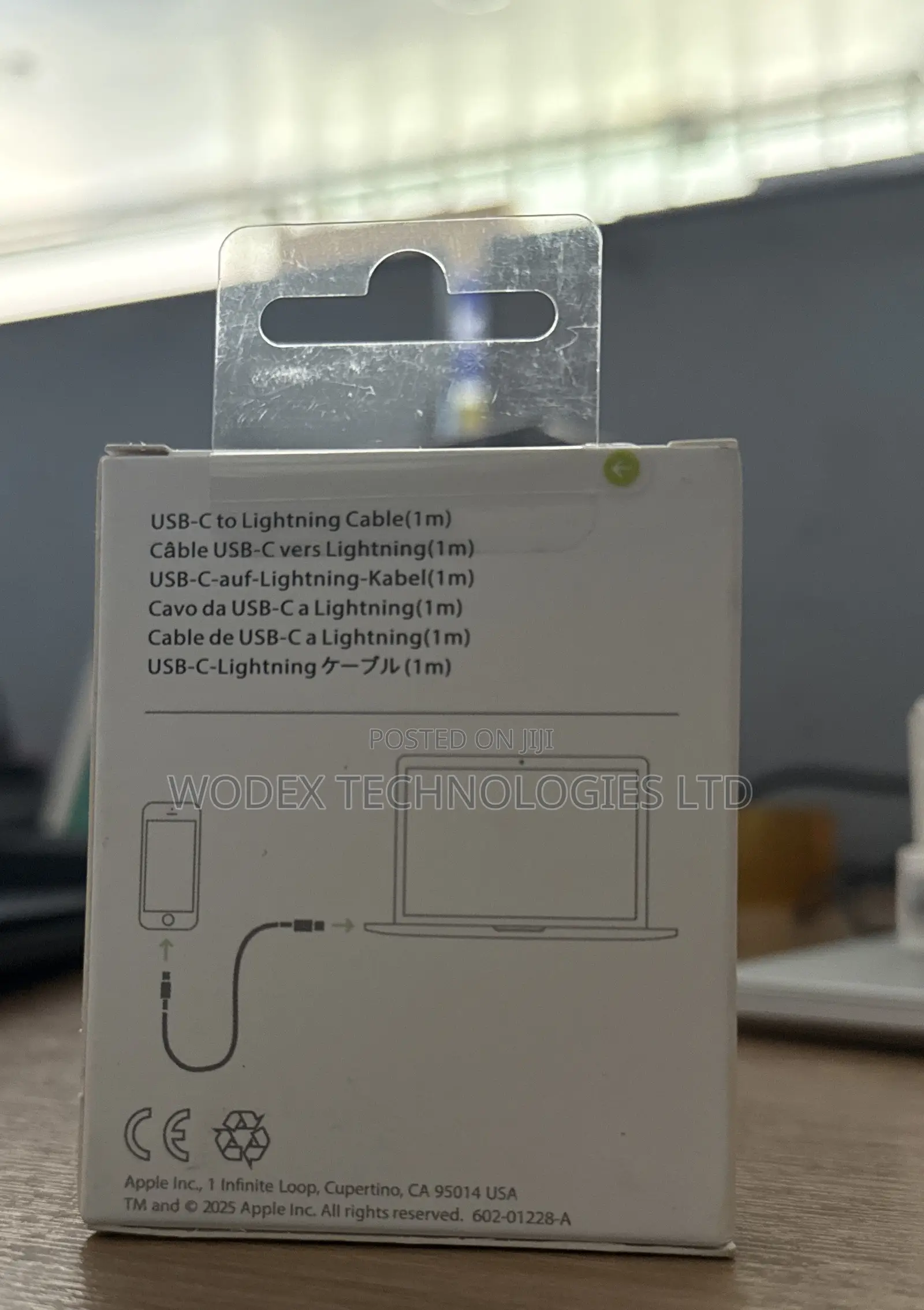 Apple USB-C to Lightning Cable (1m).