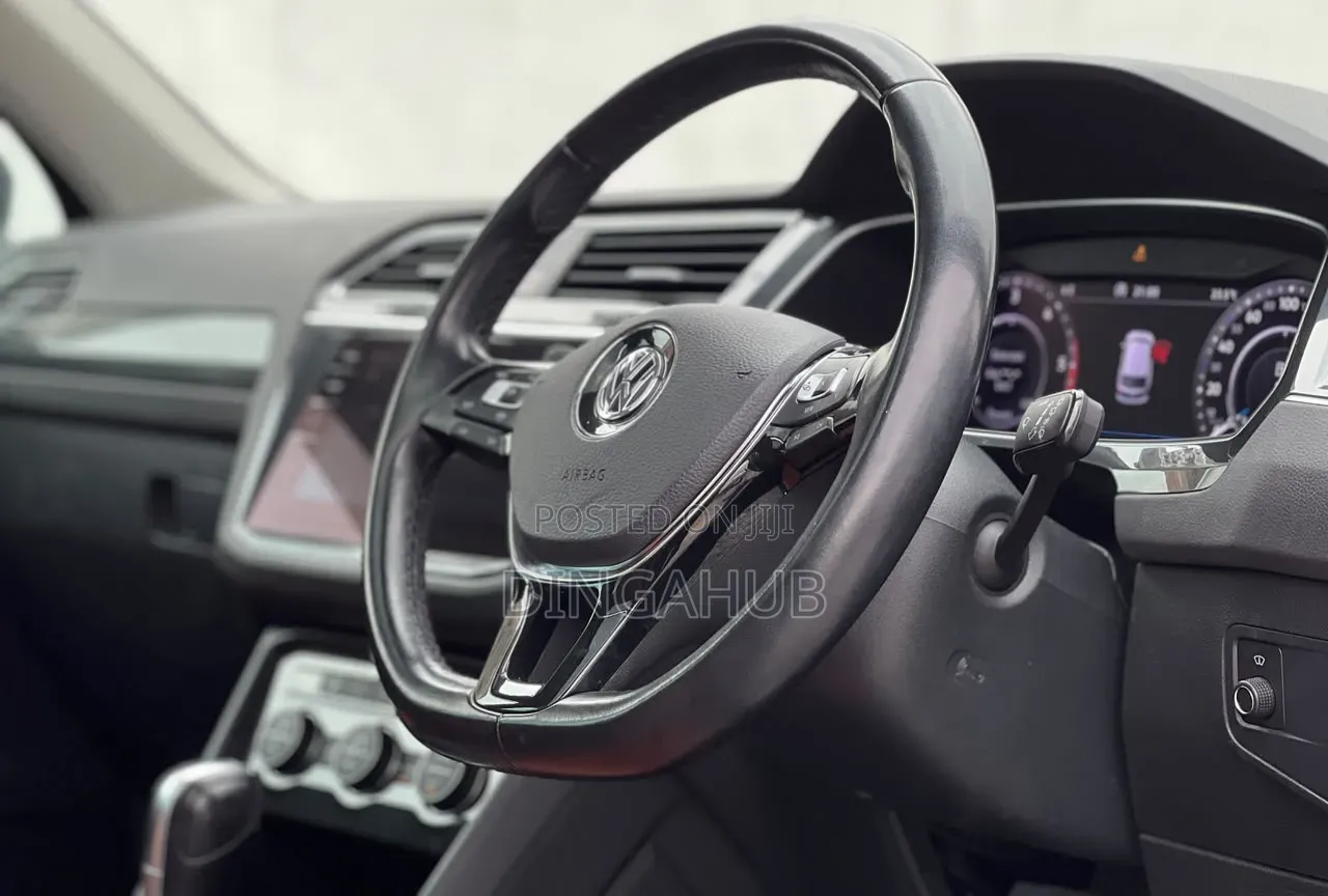 Volkswagen Tiguan 2019 Black