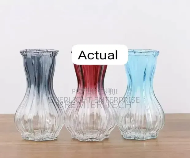 20cm Tall 800ml Glass Flower Vase