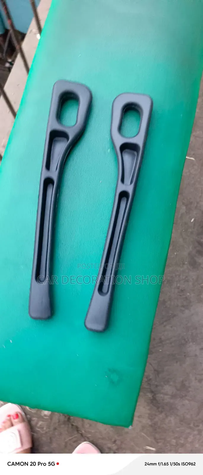 2x Contour Shape Seat Gap Filler With Safety Belt Buckle Slot