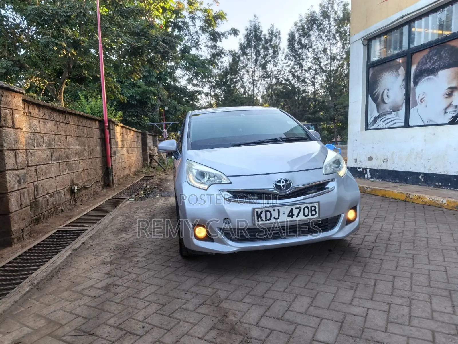 Toyota Ractis 2015 Silver