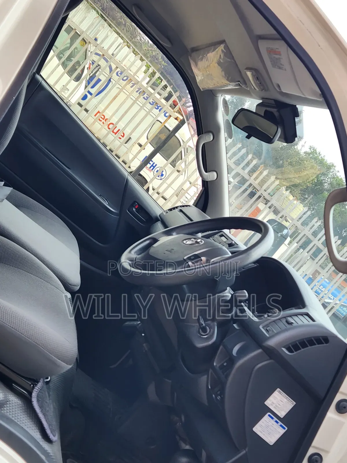 Toyota HiAce 2019 White