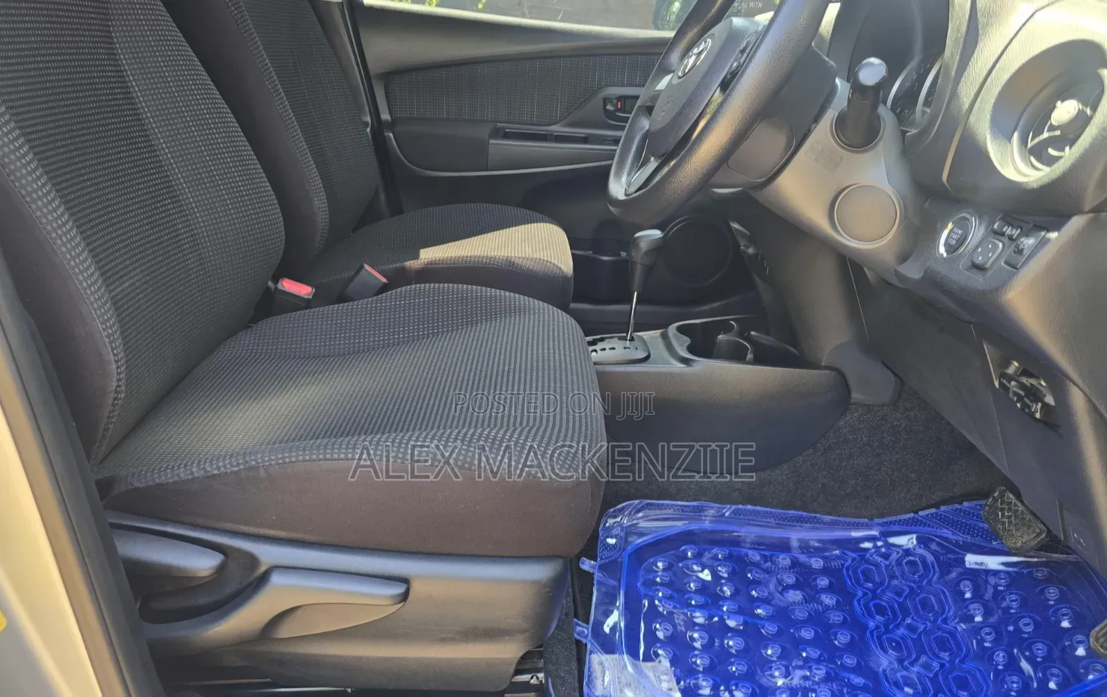 Toyota Vitz 2017 Silver