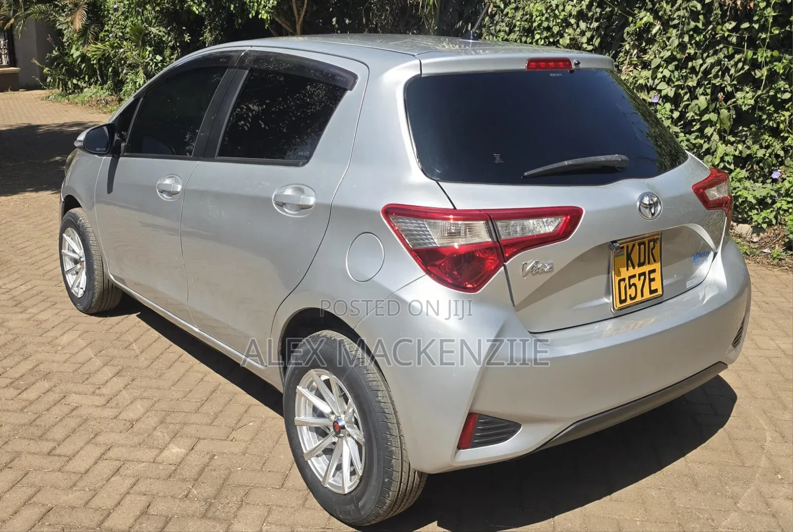 Toyota Vitz 2017 Silver