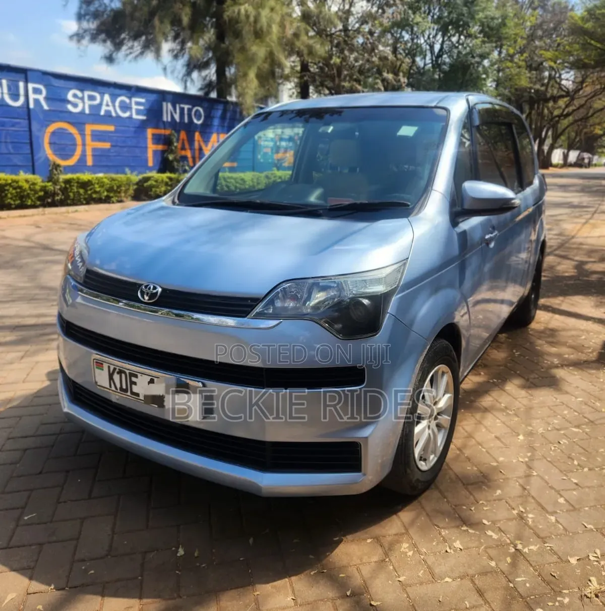 Toyota Spade 2014 Blue