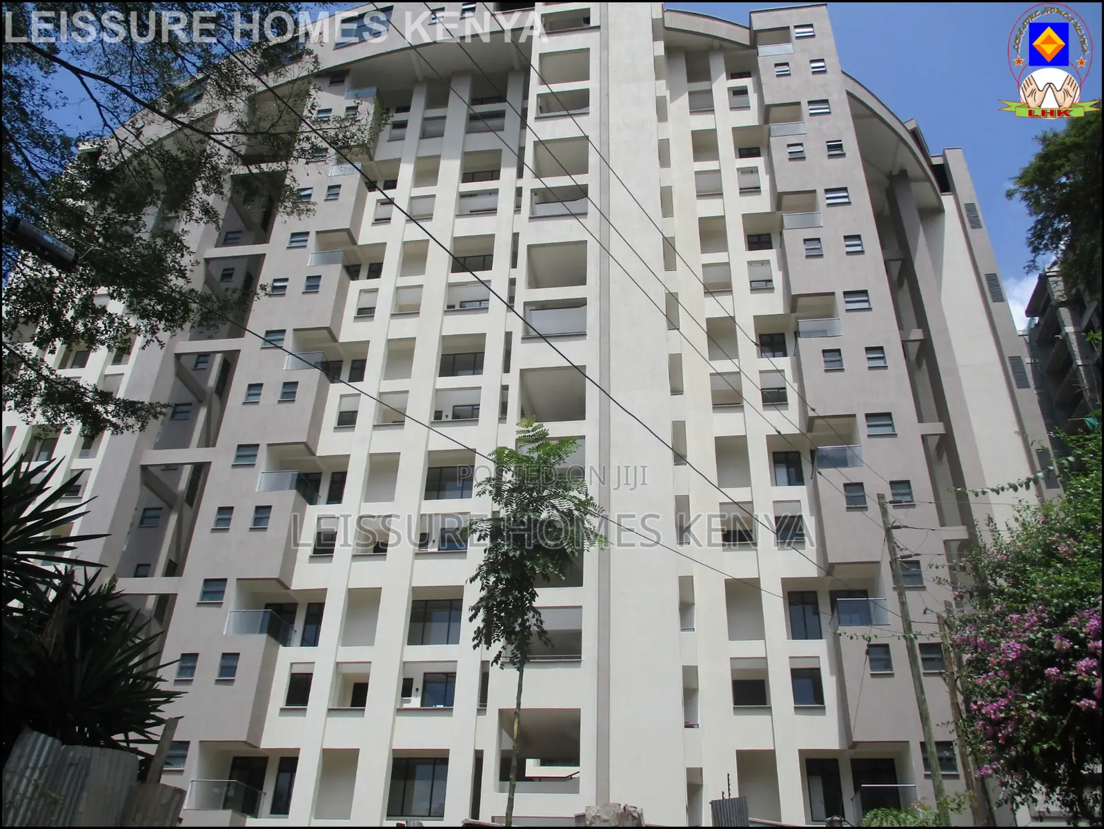 4bdrm Duplex in Riverside Drive for sale