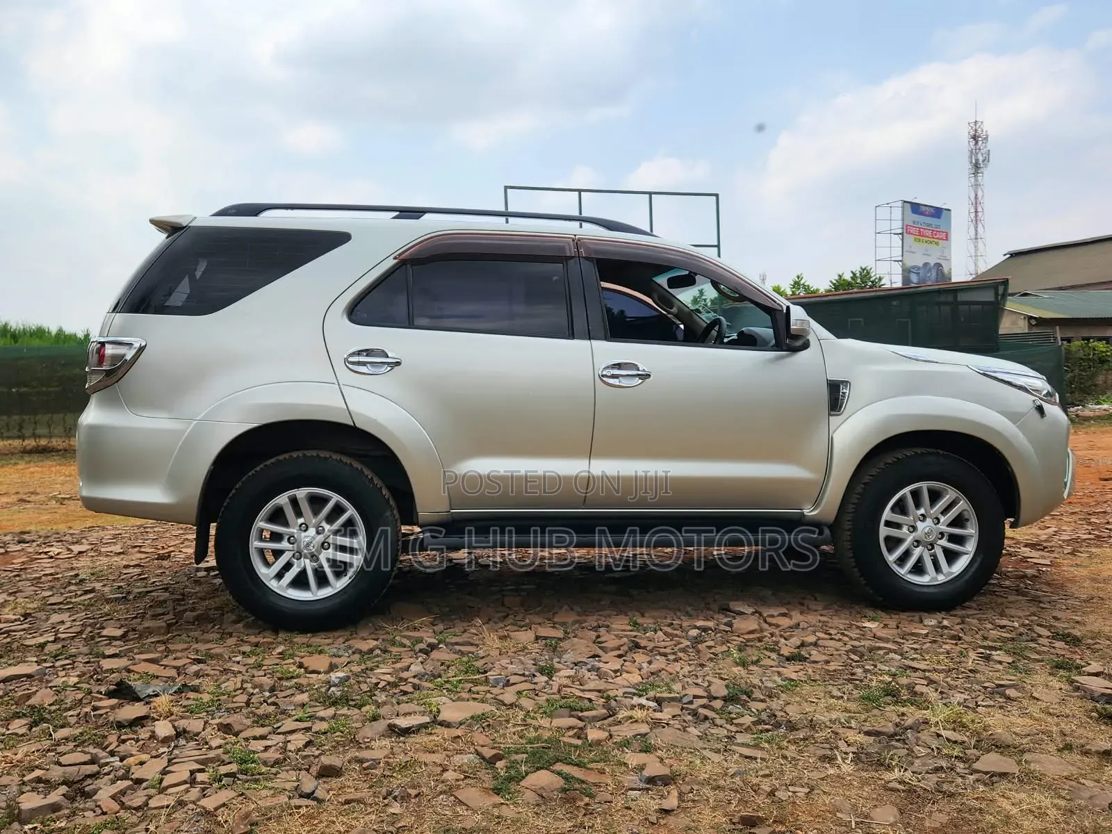 Toyota Fortuner 2012 Silver