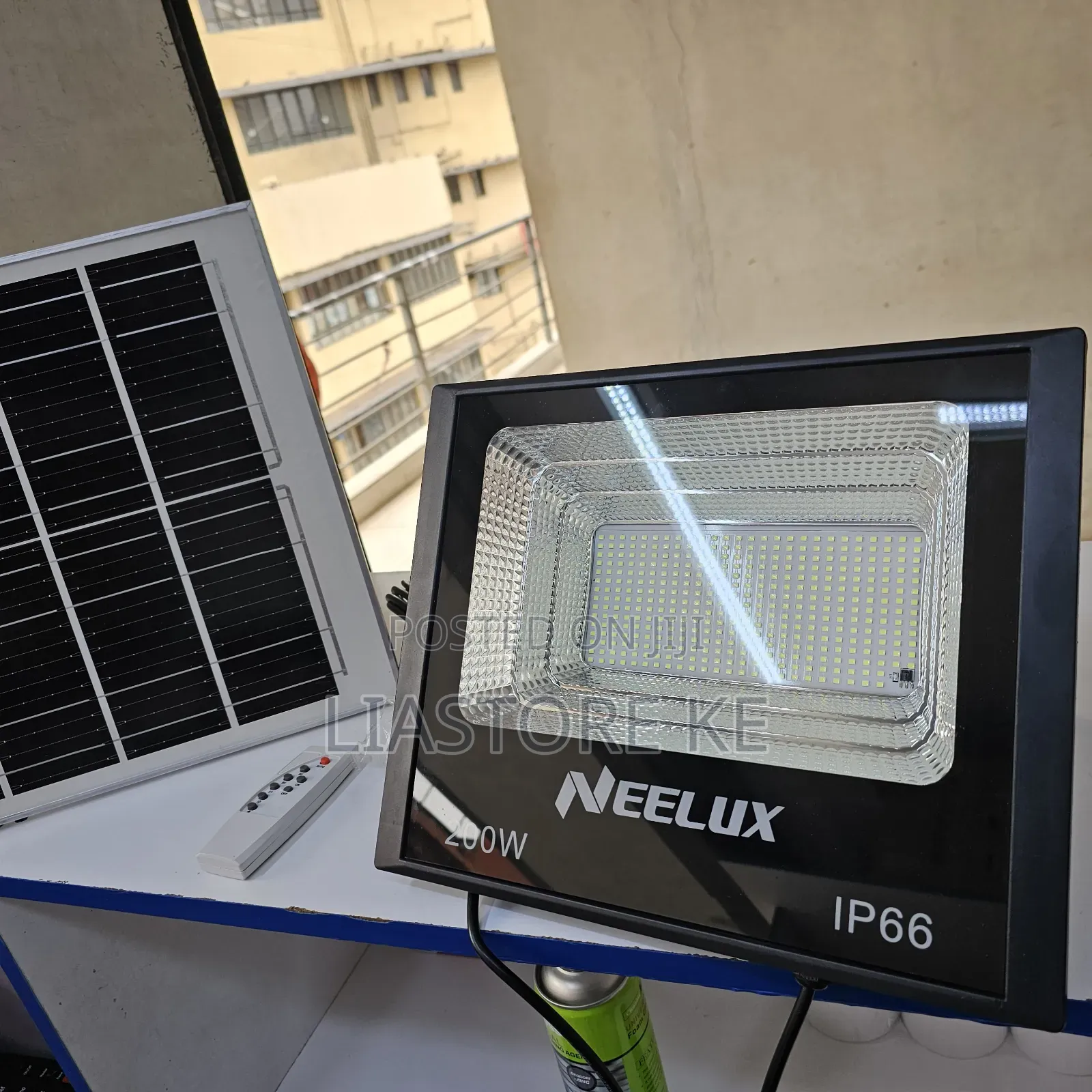 Neelux 200W Solar Security Floodlight – IP66 Waterproof