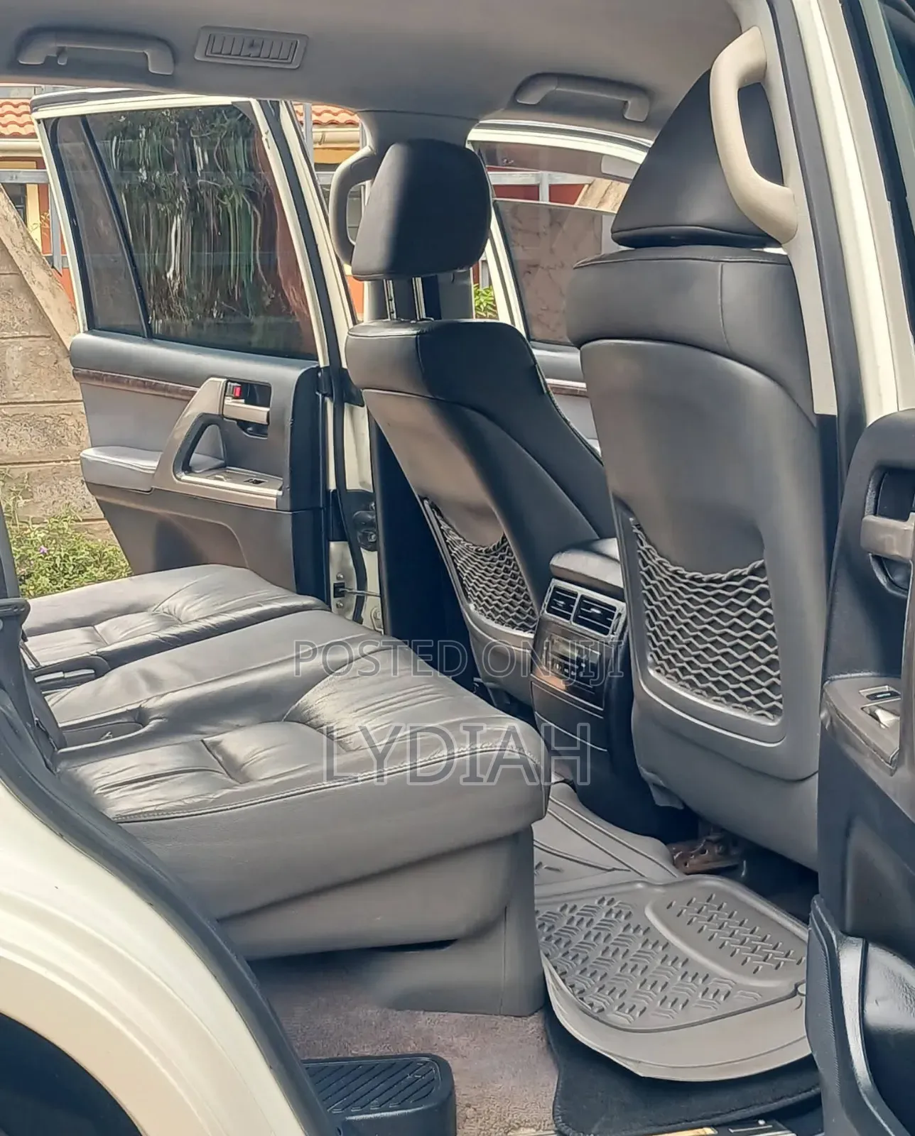 Toyota Land Cruiser 2010 White