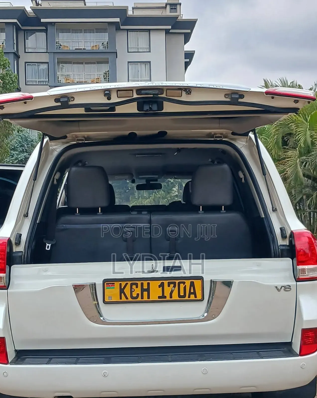 Toyota Land Cruiser 2010 White