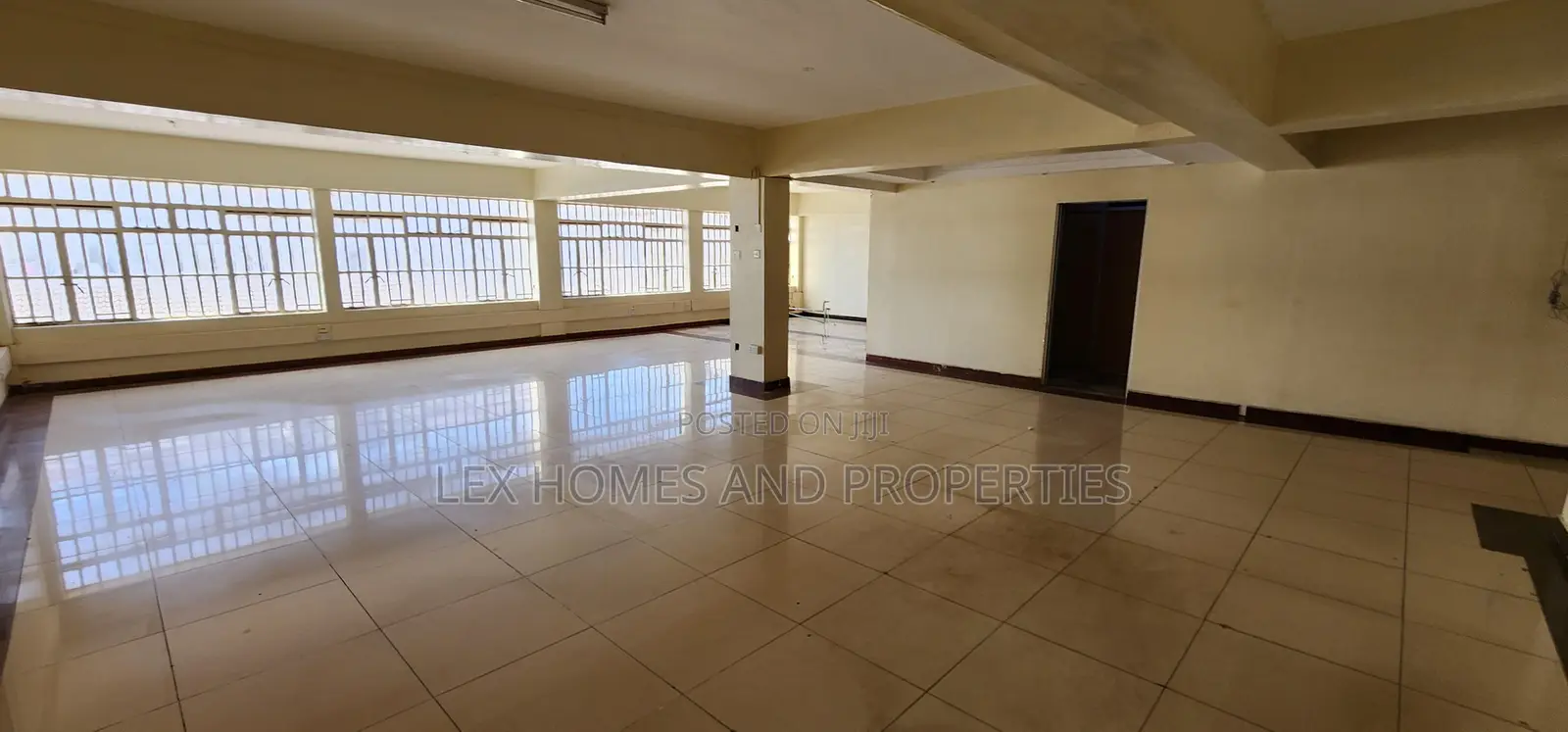 1380sqft Office Space to Let