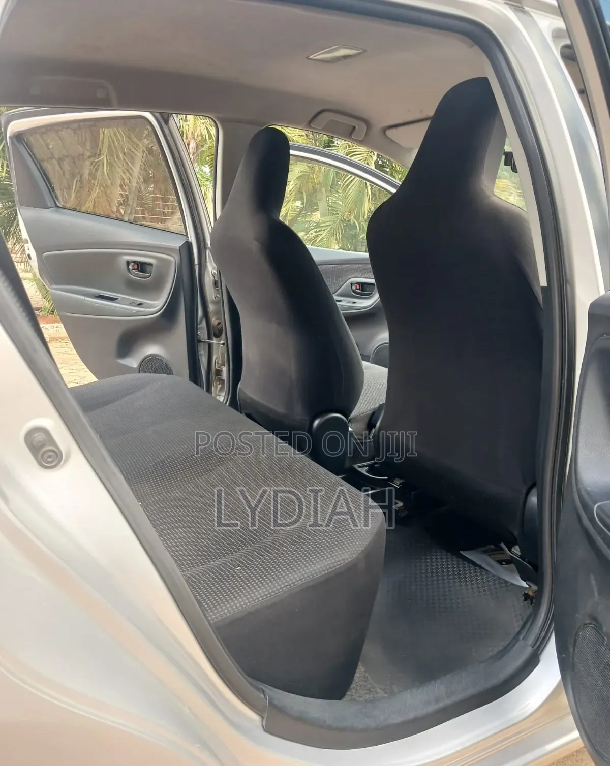 Toyota Vitz 2017 Silver