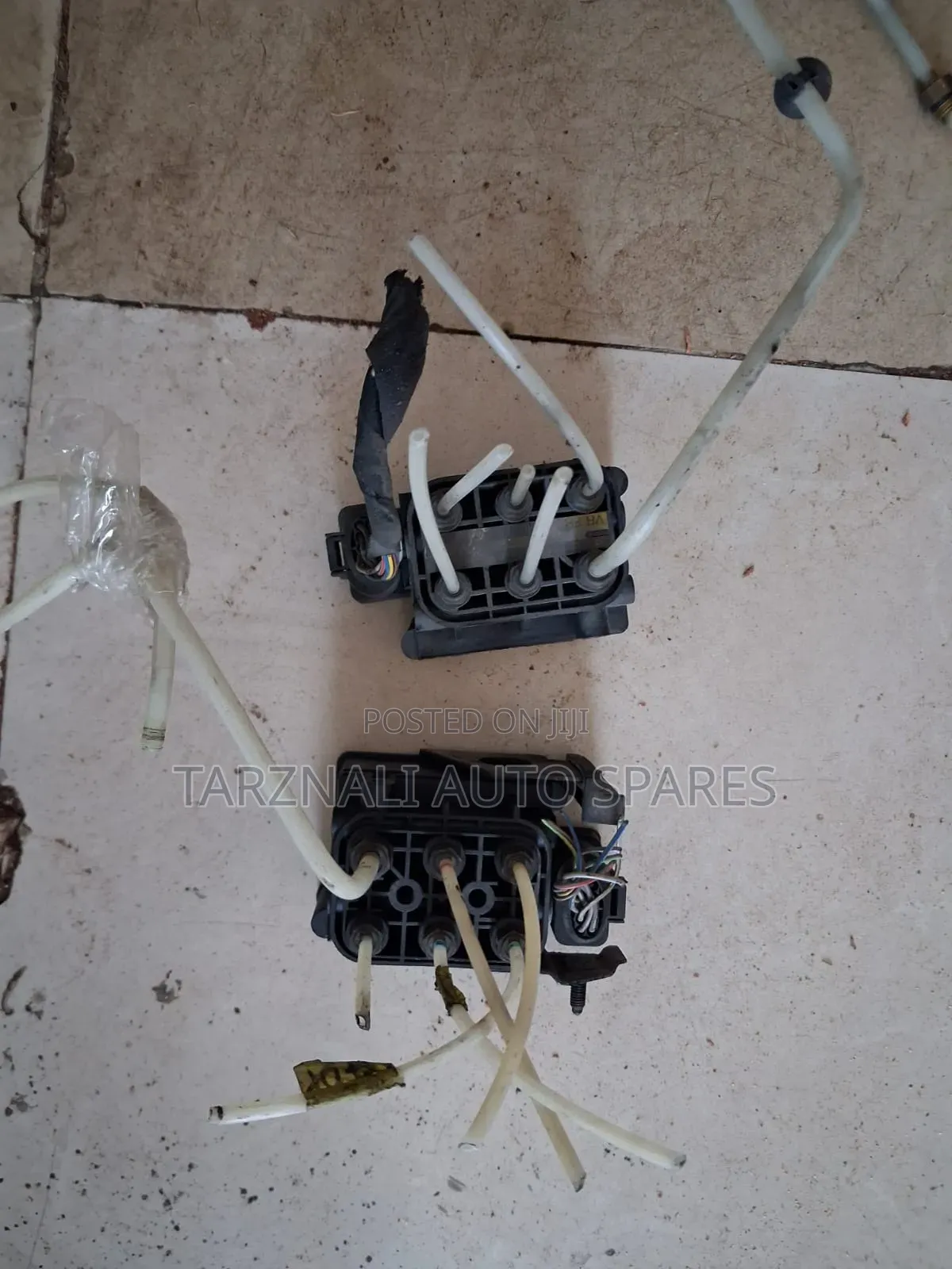 W221 Airmatic Pump Valve Block
