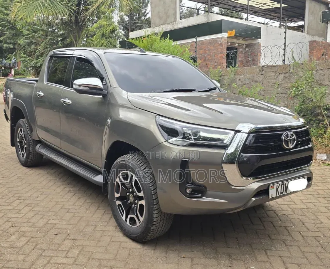Toyota Hilux 2025 Gray