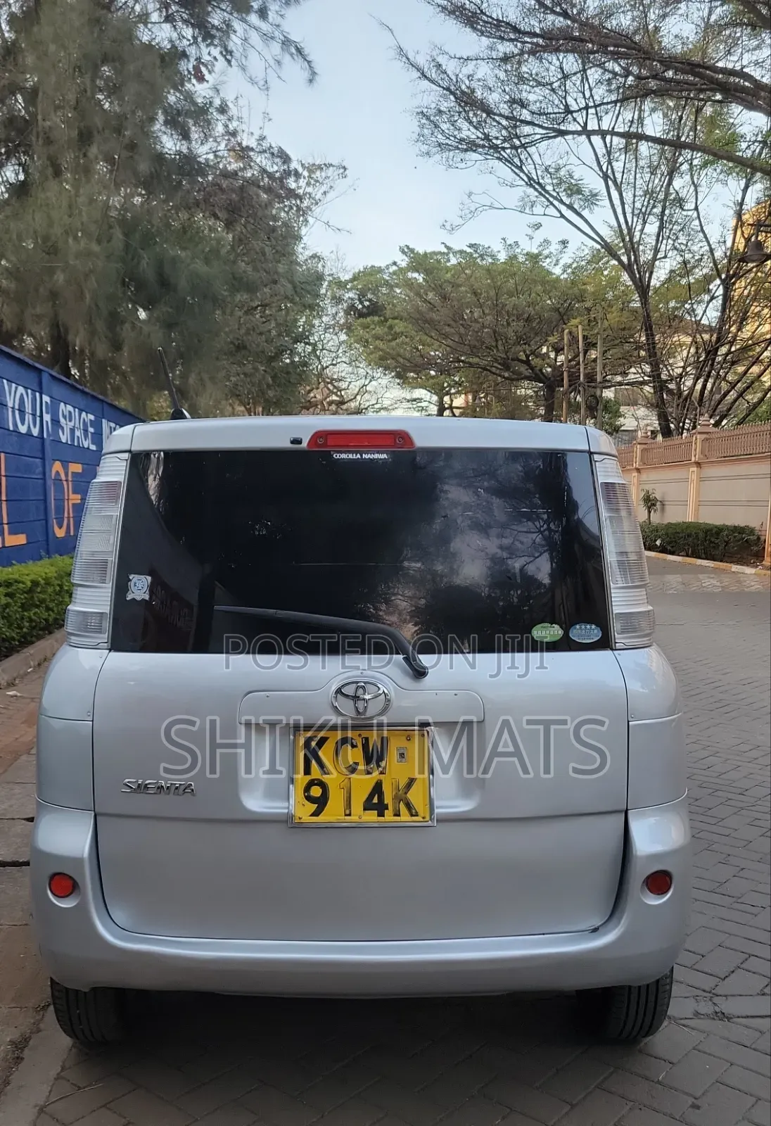 Toyota Sienta 2012