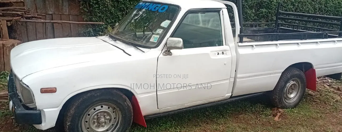 Toyota Hilux 2200 4x4 1986 White
